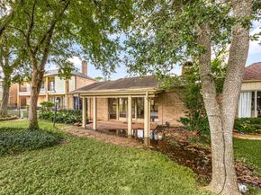 2930 Country Club Boulevard, Sugar Land TX 77478