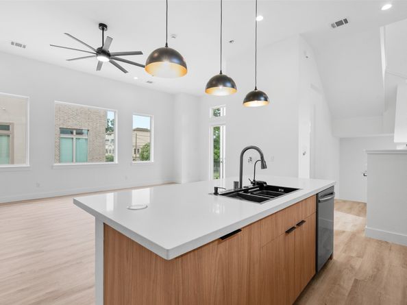 3405 Hutchins Street, Houston TX 77004