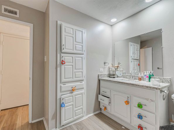 7230 Corta Calle Drive, Houston TX 77083
