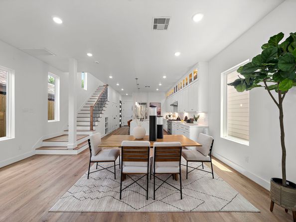 406 E 33rd Street, Houston TX 77018