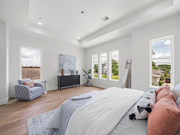 406 E 33rd Street, Houston TX 77018