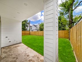 406 E 33rd Street, Houston TX 77018