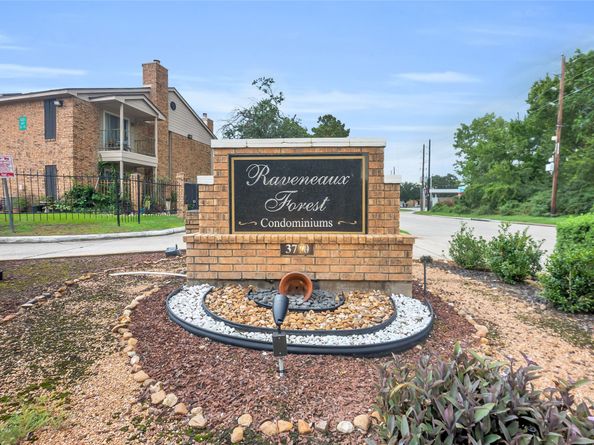 3770 Lovers Wood Lane 810, Houston TX 77014