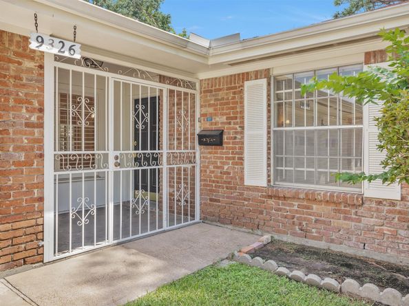 9326 Meadowbriar Lane, Houston TX 77063