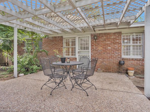 9326 Meadowbriar Lane, Houston TX 77063