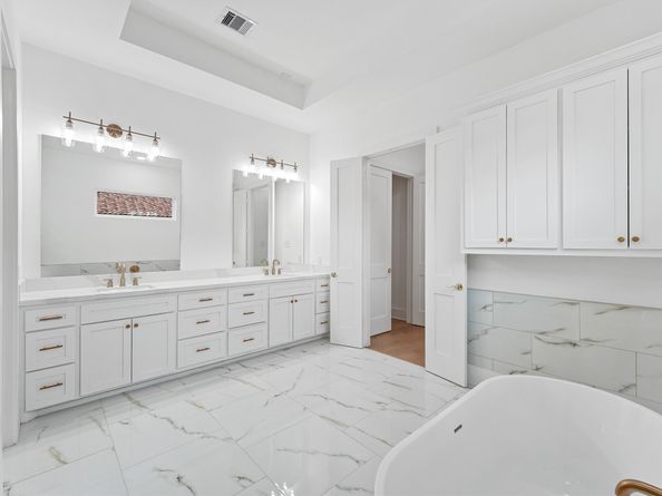16015 Bridges Fairway Lane, Houston TX 77068
