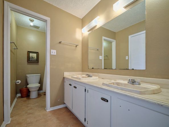 9438 Cedar Point Circle, Houston TX 77070