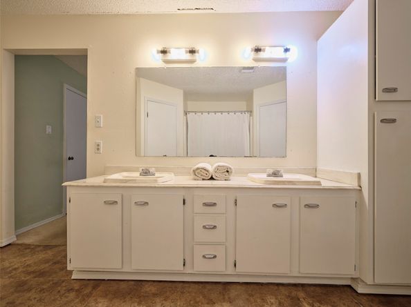 9438 Cedar Point Circle, Houston TX 77070