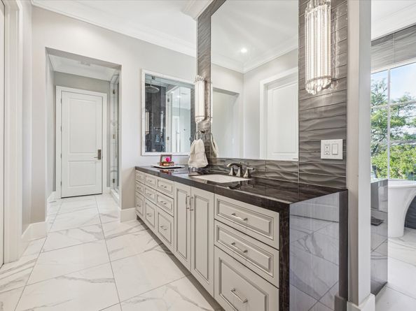 3851 Chevy Chase Drive, Houston TX 77019