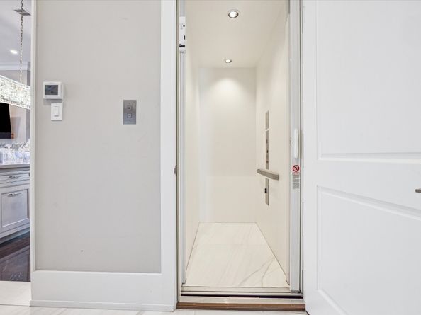 3851 Chevy Chase Drive, Houston TX 77019