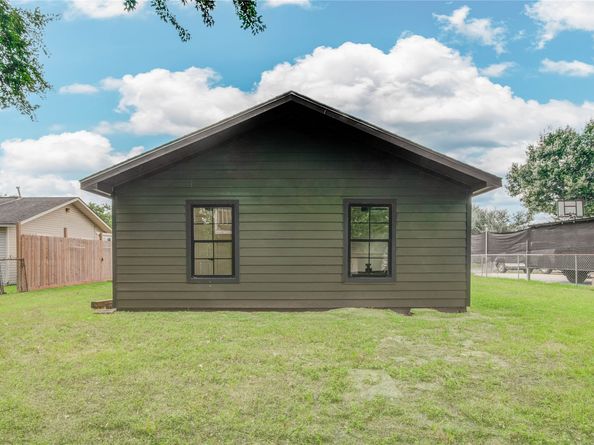 9822 Thorn Street, Houston TX 77078