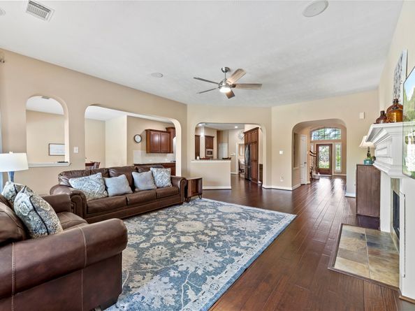 8607 Crossriver Lane, Houston TX 77095
