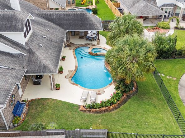 8607 Crossriver Lane, Houston TX 77095