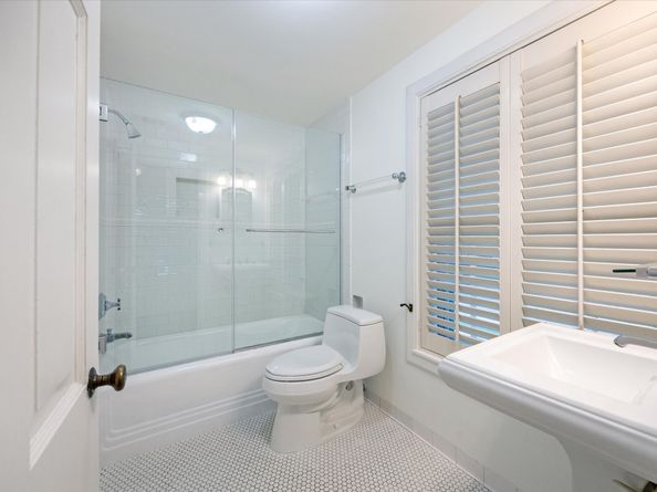 2233 Pelham Drive, Houston TX 77019