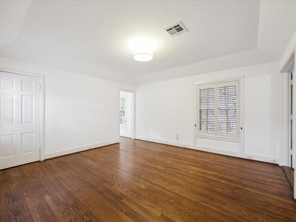 2233 Pelham Drive, Houston TX 77019