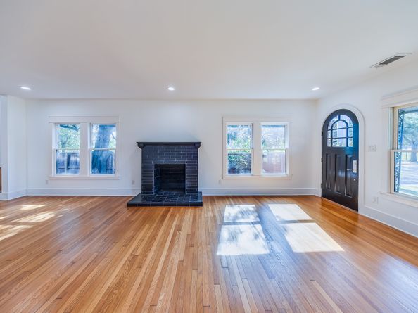 1900 Hawthorne Street, Houston TX 77098