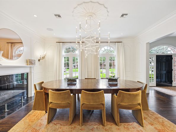2413 Brentwood Drive, Houston TX 77019