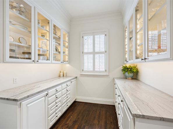 2413 Brentwood Drive, Houston TX 77019