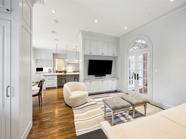 2413 Brentwood Drive, Houston TX 77019