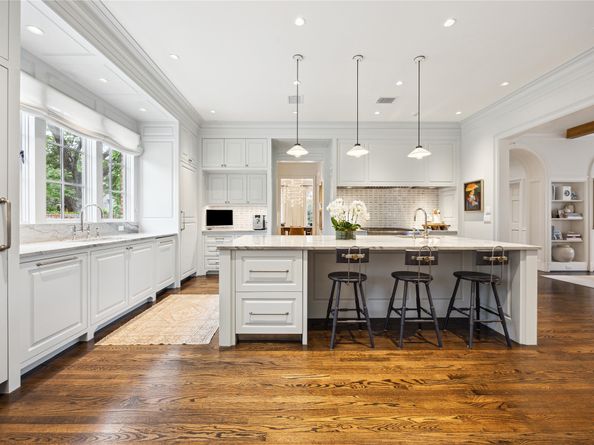 2413 Brentwood Drive, Houston TX 77019