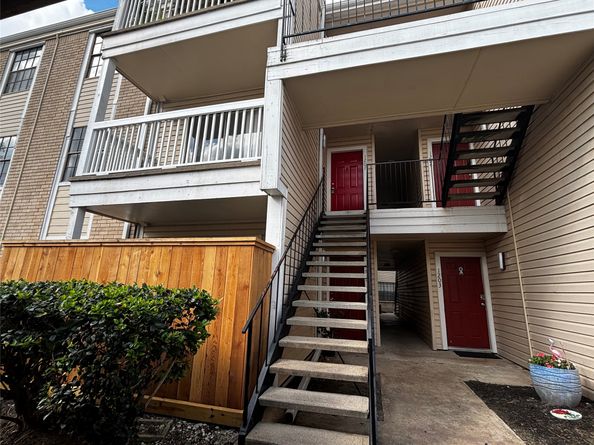 2750 Holly Hall Street 1207, Houston TX 77054