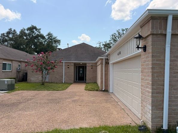 418 Fox Briar Lane, Sugar Land TX 77478