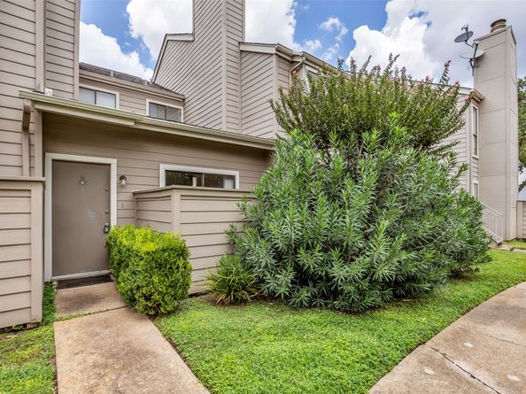 6701 Sands Point Drive 31, Houston TX 77074