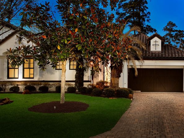 10 Moatwood Court, The Woodlands TX 77382