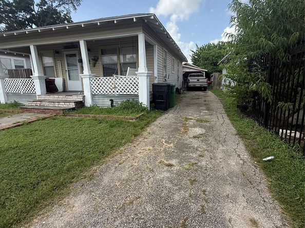 7635 Avenue C, Houston TX 77012