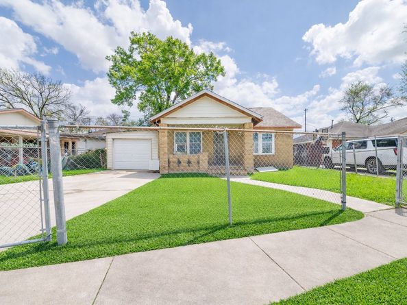 2305 Wilshire Street, Houston TX 77023