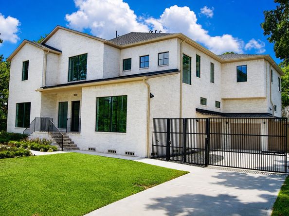 2341 Maroneal St, Houston TX 77030