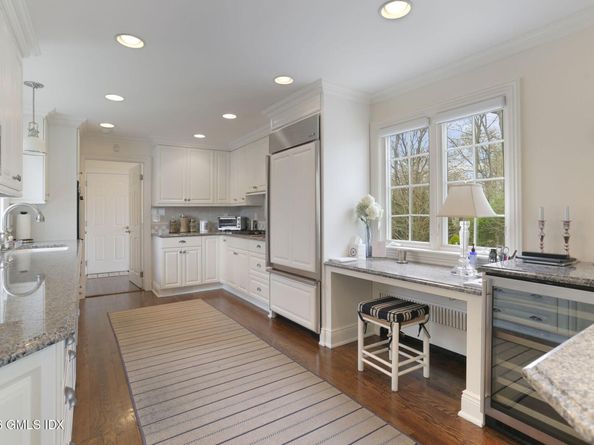 25 Lakewood Circle North, Greenwich CT 06830