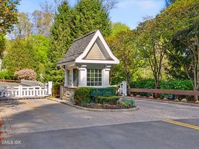 11 River Oaks Drive 11, Stamford CT 06902