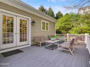 11 River Oaks Drive 11, Stamford CT 06902