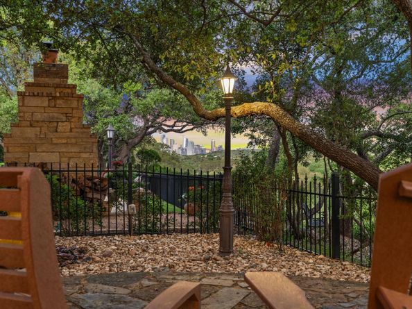 2717 Bartons Bluff LN, Austin TX 78746