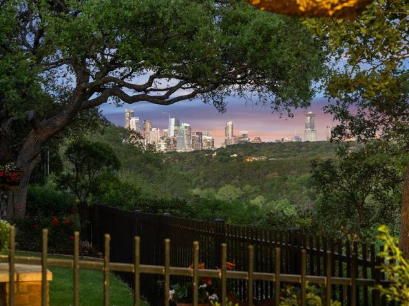 2717 Bartons Bluff LN, Austin TX 78746