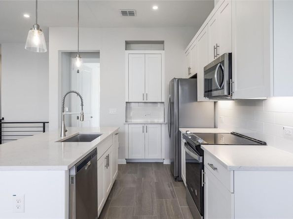 12001 Vista Parke DR NW 504, Austin TX 78726