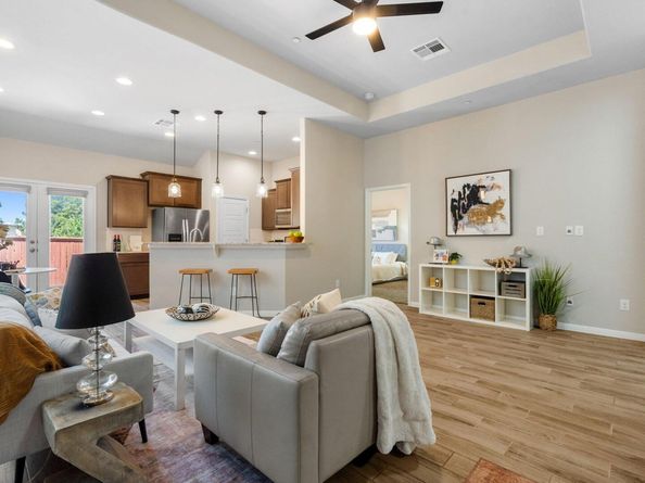 1404 Catalan RD 803, Austin TX 78748