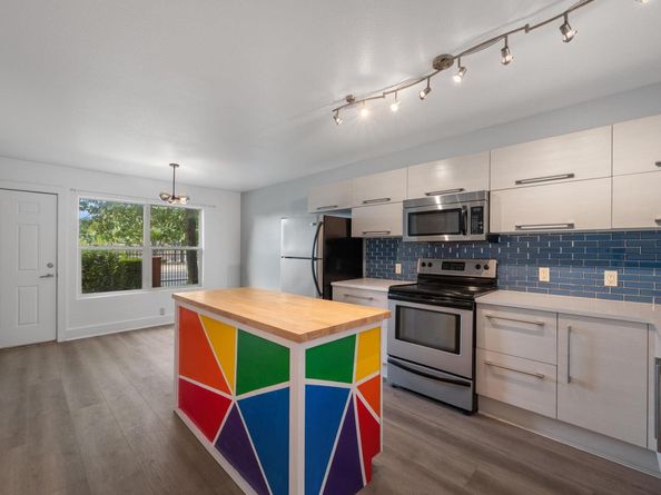 1101 Grove BLVD 803, Austin TX 78741