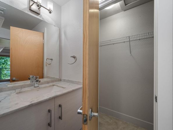 1101 Grove BLVD 803, Austin TX 78741