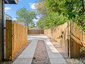 403 Middle LN 2, Austin TX 78753