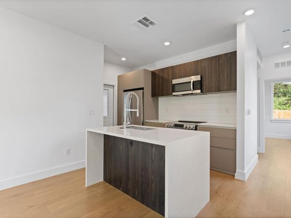 403 Middle LN 2, Austin TX 78753