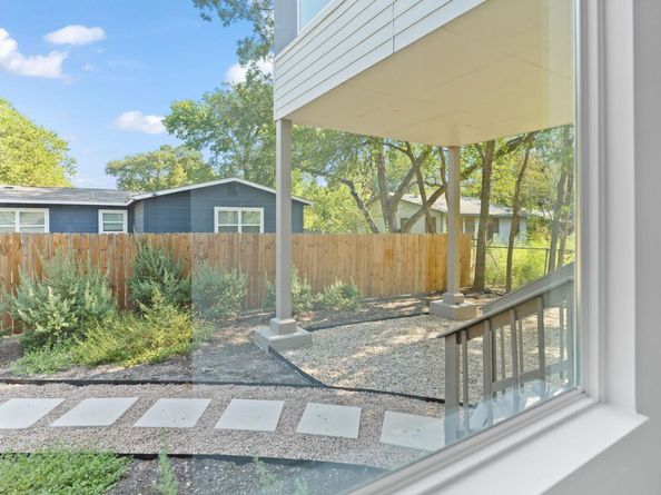 403 Middle LN 2, Austin TX 78753