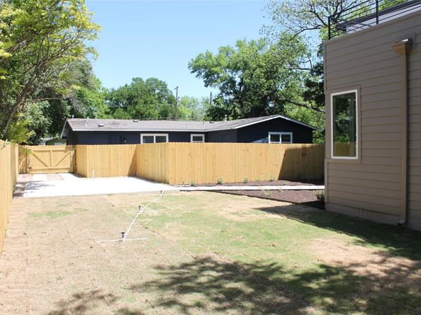 403 Middle LN 2, Austin TX 78753
