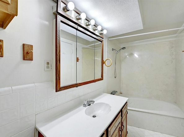 4204 Gregg Ward LN, Austin TX 78744