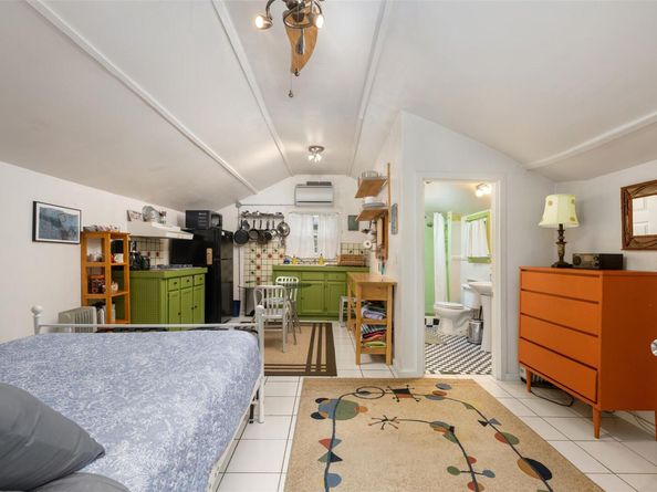 2300 Willow ST, Austin TX 78702