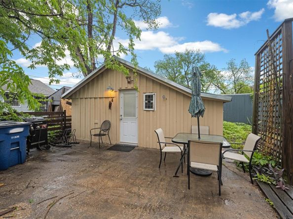 2300 Willow ST, Austin TX 78702