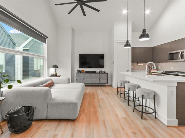 1141 W 17th ST A, Houston TX 77008