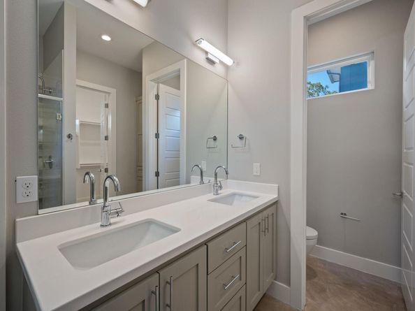 1210 Stobaugh ST B, Austin TX 78757
