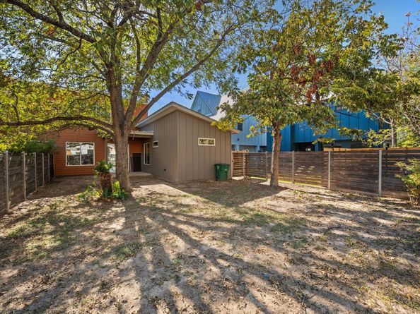 1210 Stobaugh ST B, Austin TX 78757